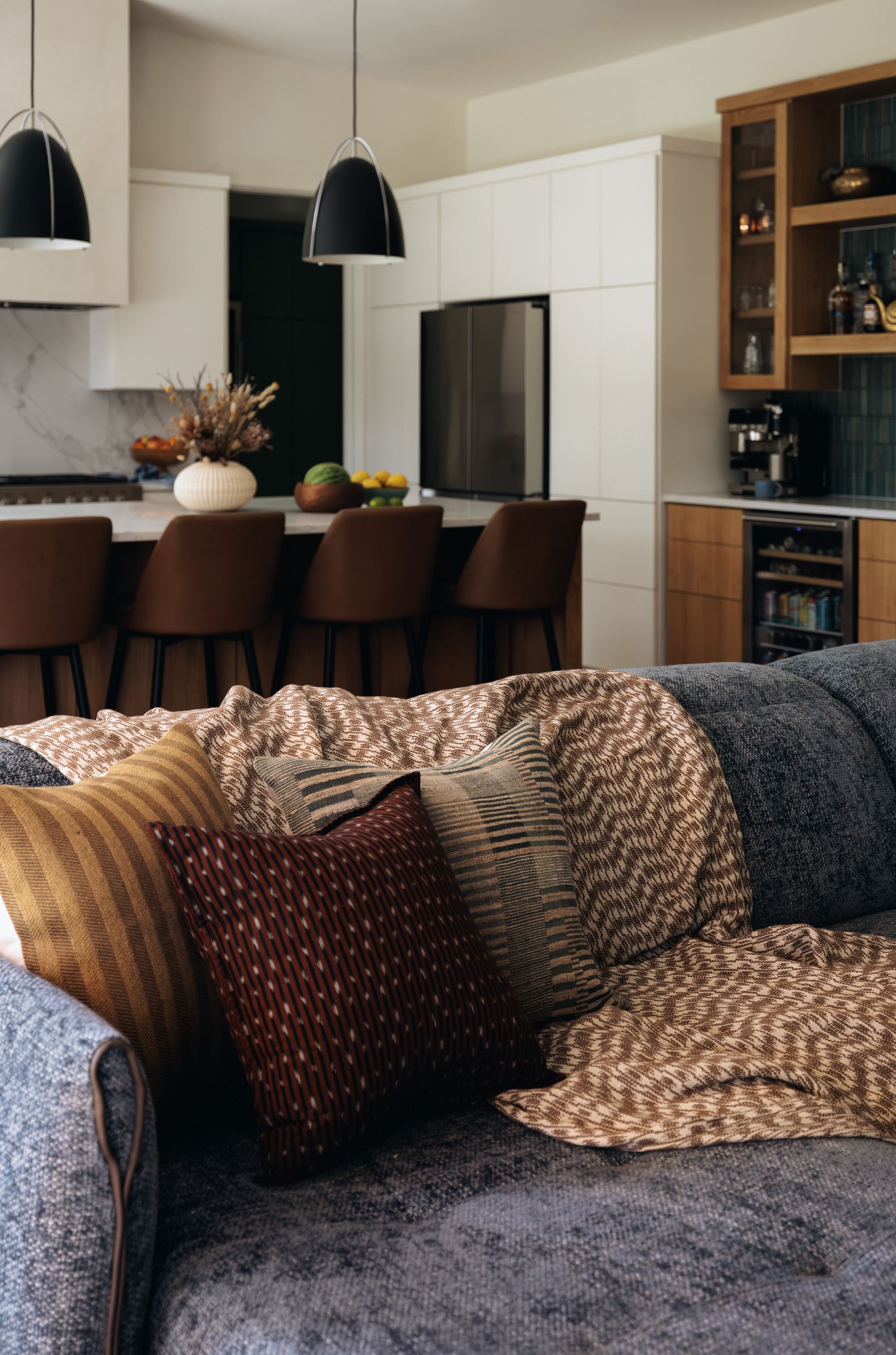 Kitchen island and built-in bar with pendant lighting